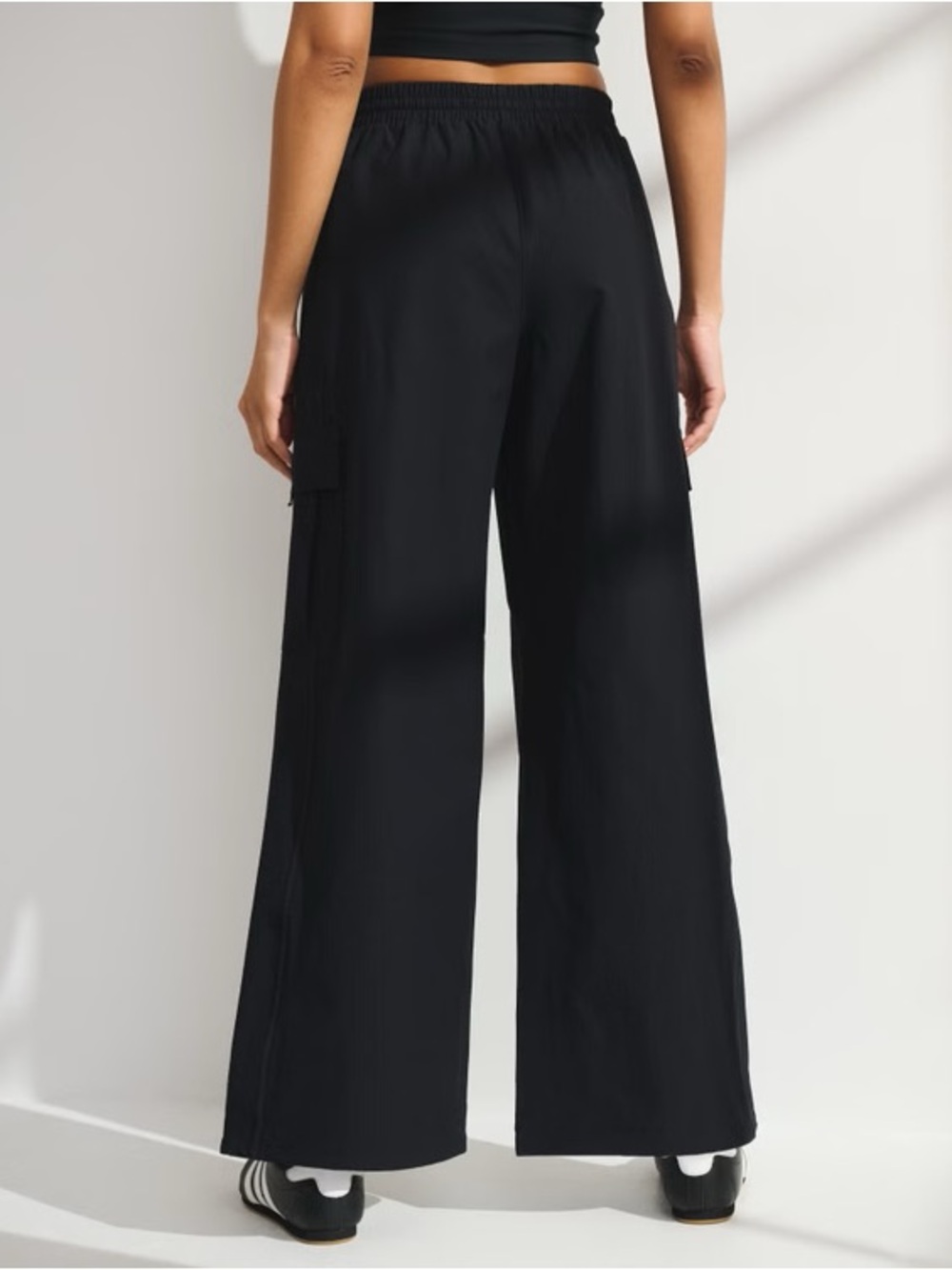 Like New: Abercrombie YPB Convertible Balloon Pant in Black - Size XS - Picture 4 of 6